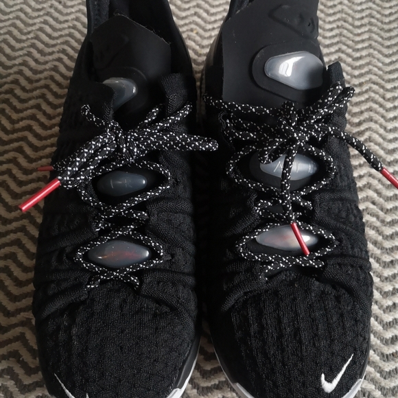 LeBron XVIII Nike - Picture 3 of 10